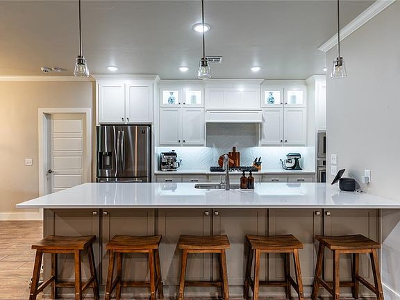 5th image of 14521 Rochefort Ln