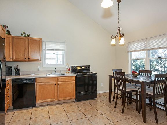 5th image of 208 N Ocean Ave