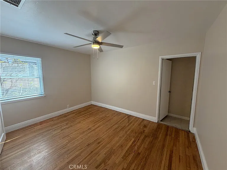 126 S Batavia St — Photo 15