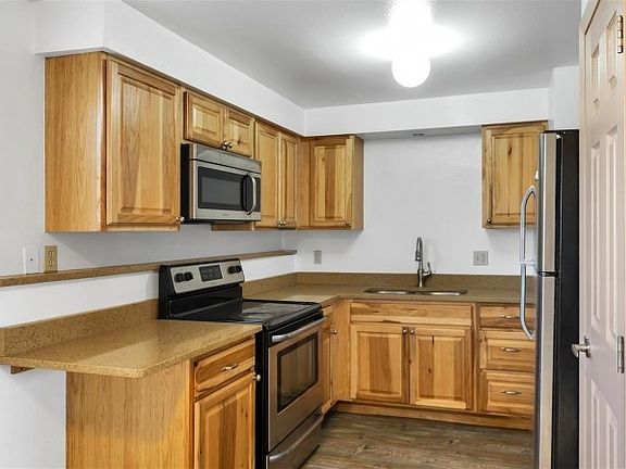 2nd image of 10511-10513 E Augusta Ave