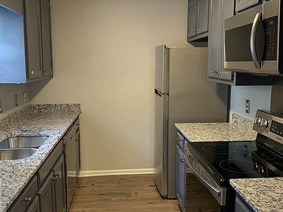 5th image of 1016 Heatherwood Dr SE
