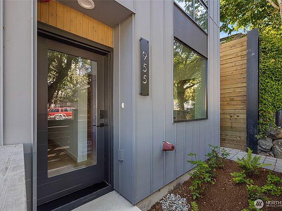 3rd image of 955 N 35th Street