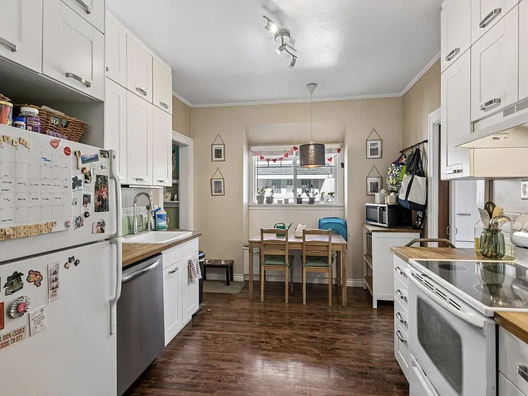 1919 Como Ave SE #1 — Photo 5