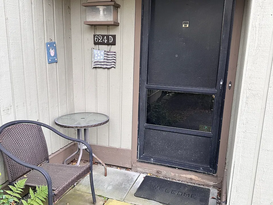 624 Heritage Vlg #D