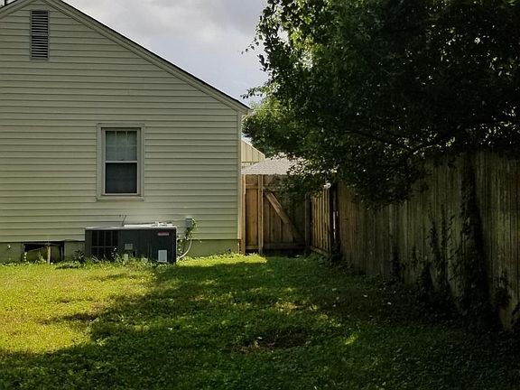 4th image of 821 Banks Ave