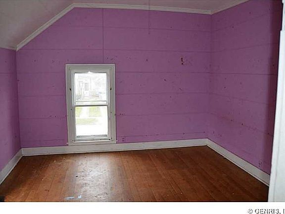 5th image of 10 Elmwood Ave