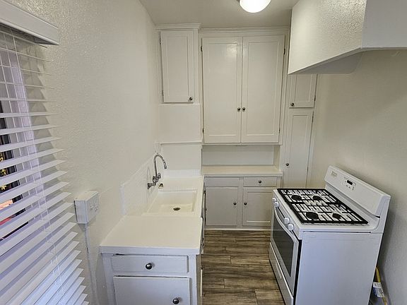 4th image of 4530 S Normandie Ave APT 207
