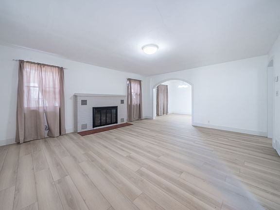 2nd image of 608 S Bluff Ave