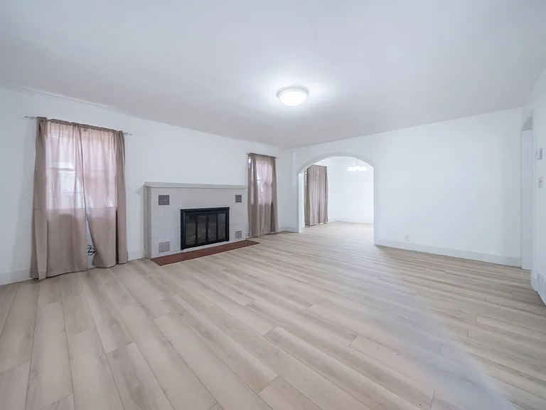 608 S Bluff Ave — Photo 2