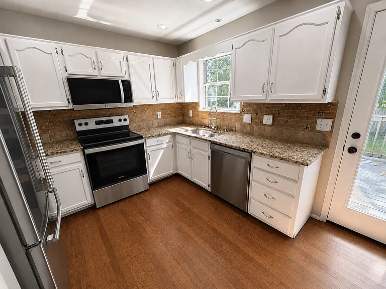 2552 Edinburgh St — Photo 5