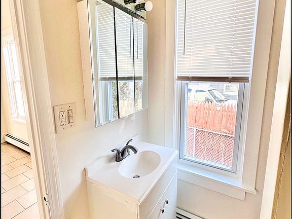 5th image of 175 Amherst St APT 1