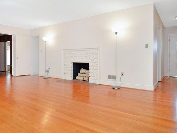 3rd image of 3641 Peakwood Dr SW