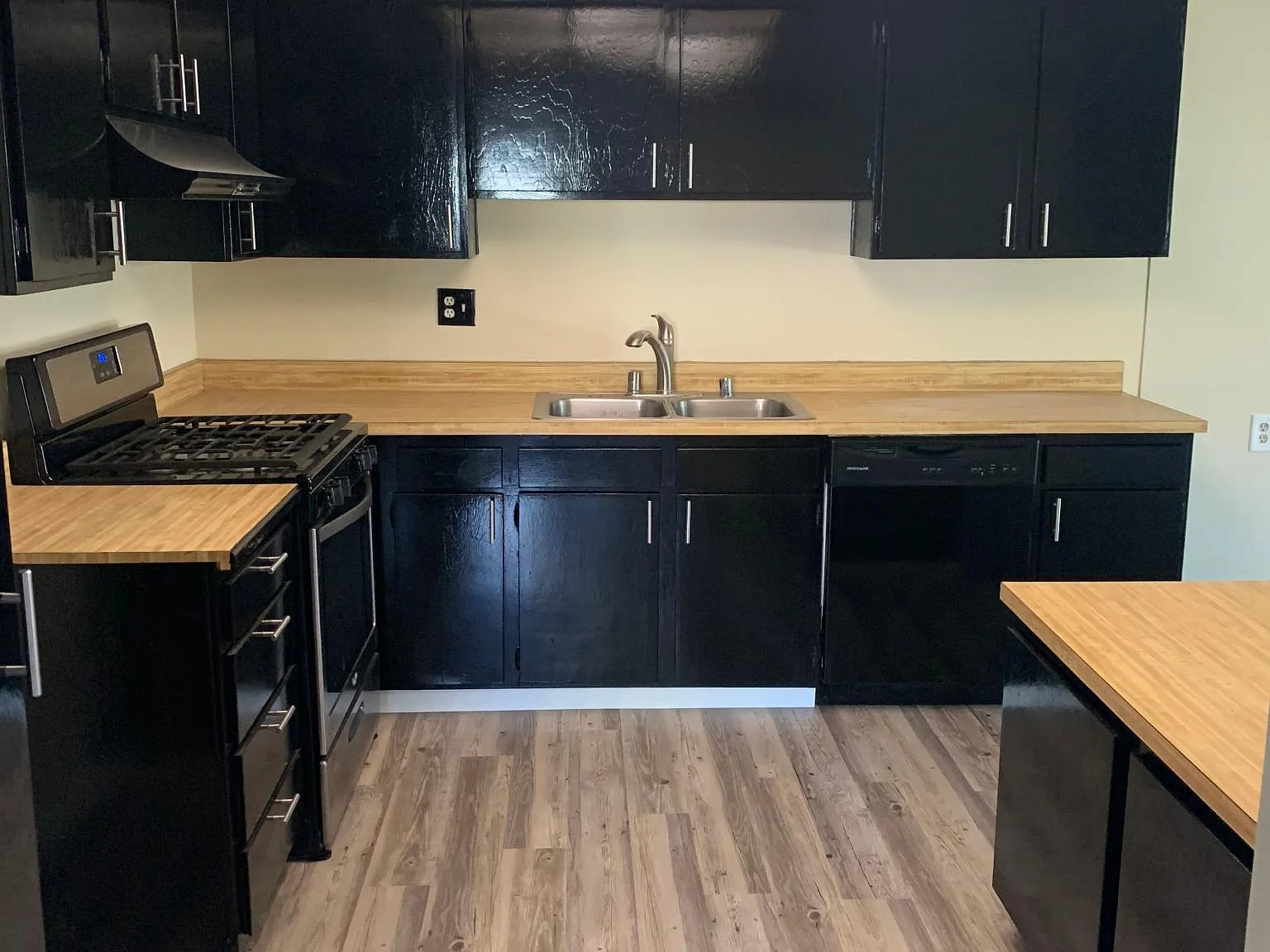 22719 Garzota Dr — Photo 2
