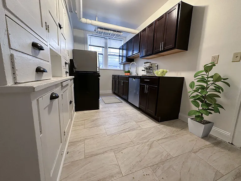 2429 Emerson Ave S #B2 — Photo 5