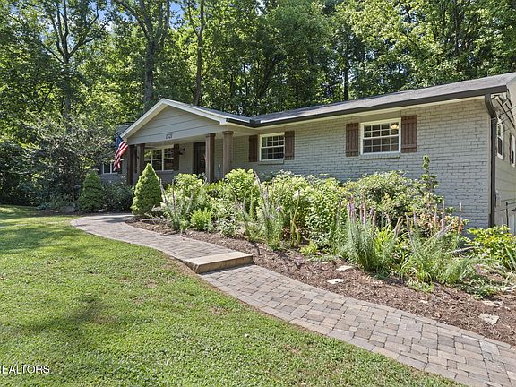 4th image of 1521 Aldenwood Ln
