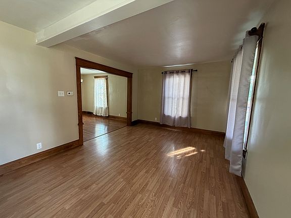 2nd image of 1016 Beckford St