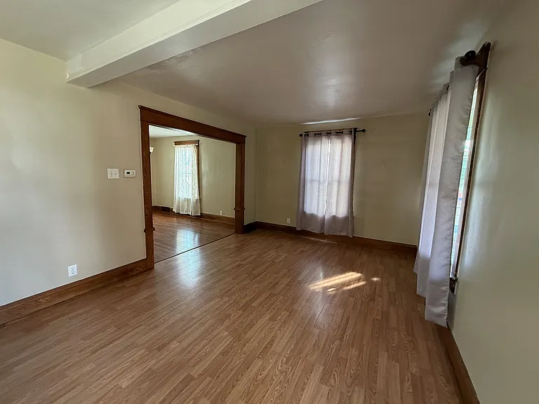 1016 Beckford St — Photo 2
