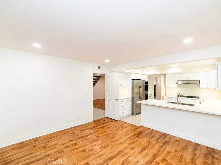 10 Oak Tree Ln — Photo 9