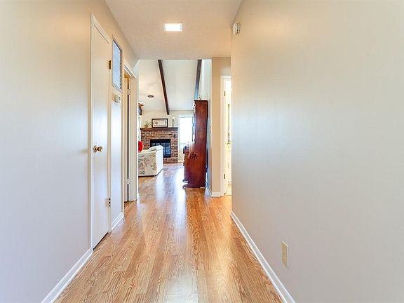 3rd image of 9 Woodland Ct