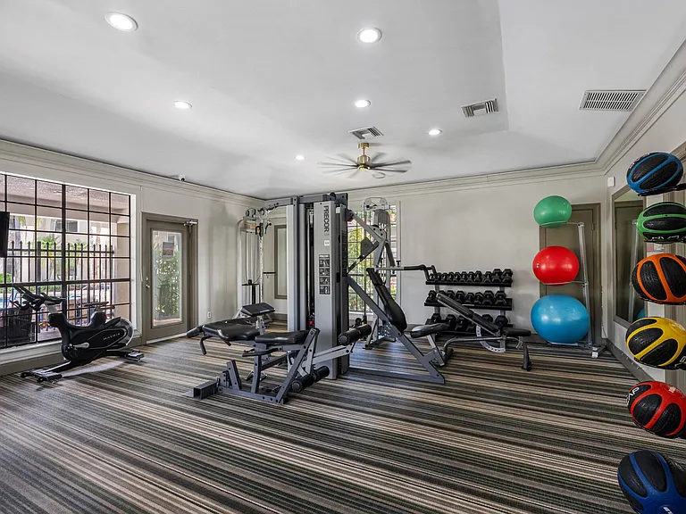Mizner Court — Photo 19