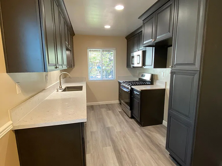 737 E Pine St #8 — Photo 6