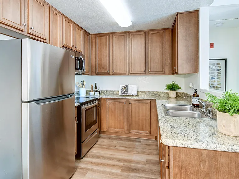 Rancho Hillside Apartments — Photo 32