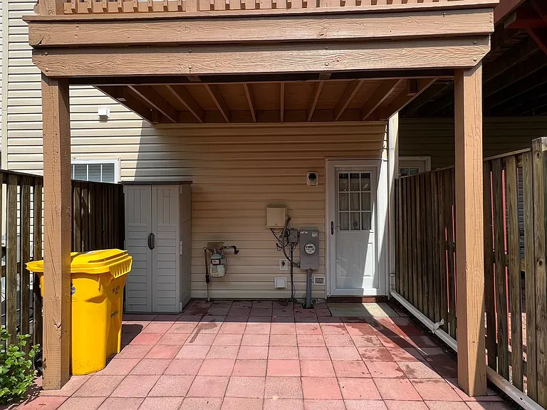 1031 Murdoch Ct — Photo 25