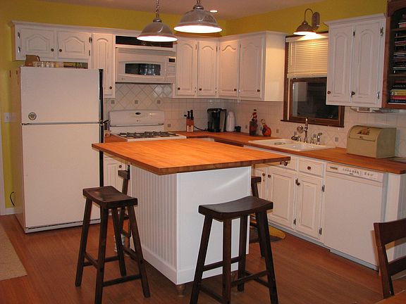 Cheery Kitchen
