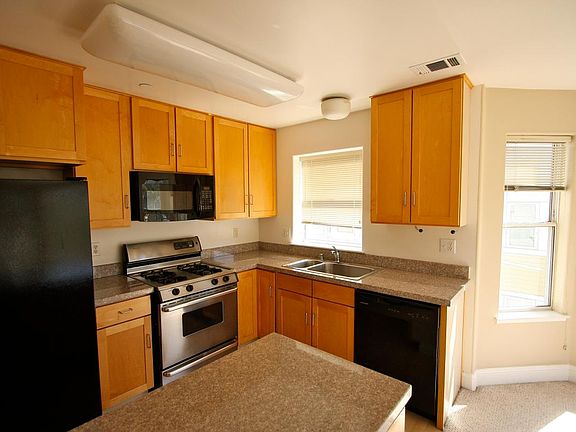 3rd image of 411 Dolores St #2