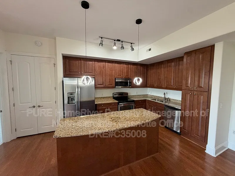 2 bed, 2.0 bath, 1112 sqft, $2,349 — Photo 2