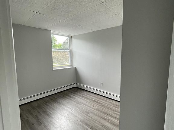 3rd image of 179 Grand St #18