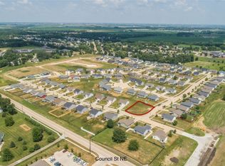 9615 Grand Oaks Dr NE, Cedar Rapids, IA 52402
