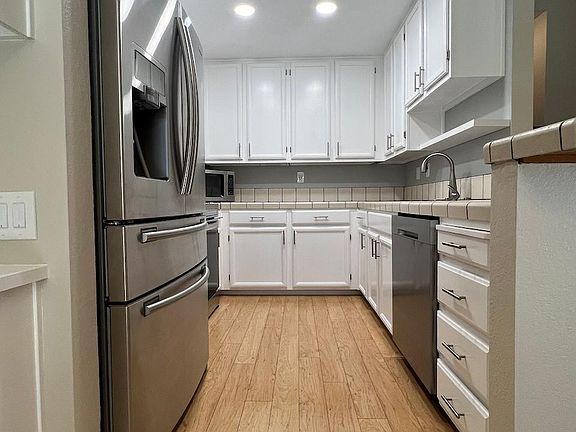 4th image of 442 Costa Mesa Ter