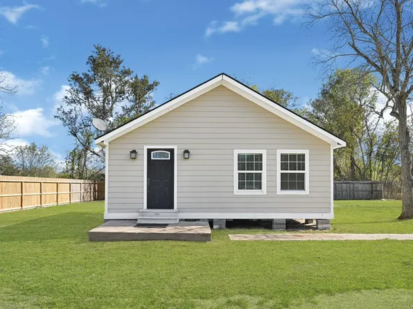 2113 Cemetery Rd, Santa Fe, TX 77517