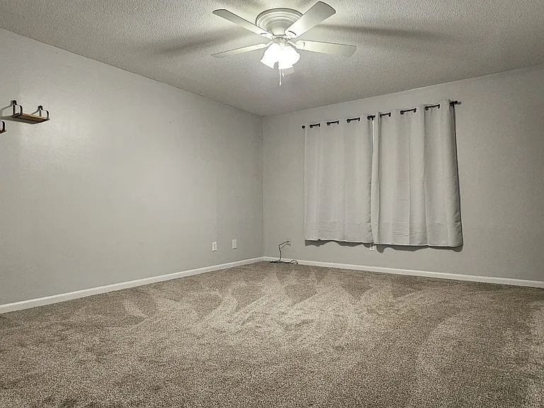 605 Melbourne Dr — Photo 17