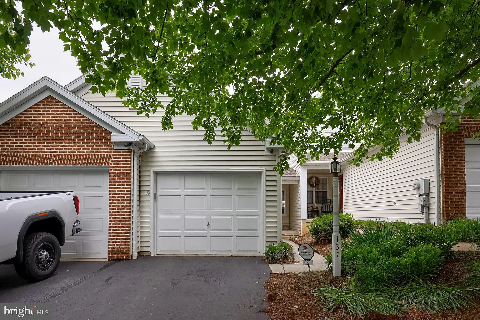 137 Mallard Dr photo 1