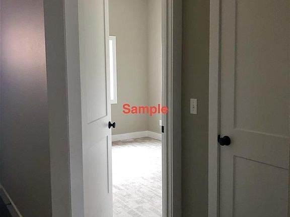 4th image of 2921-23 Chestnut Ave