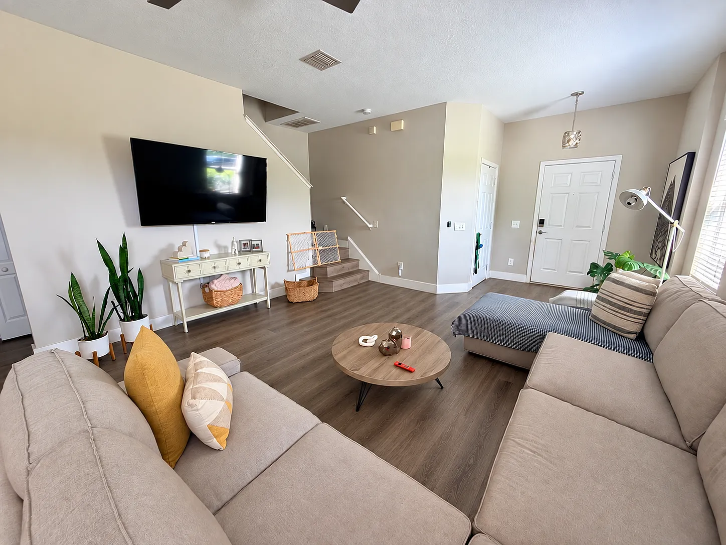 3 bed, 2.5 bath, 1768 sqft, $2,350 — Photo 3