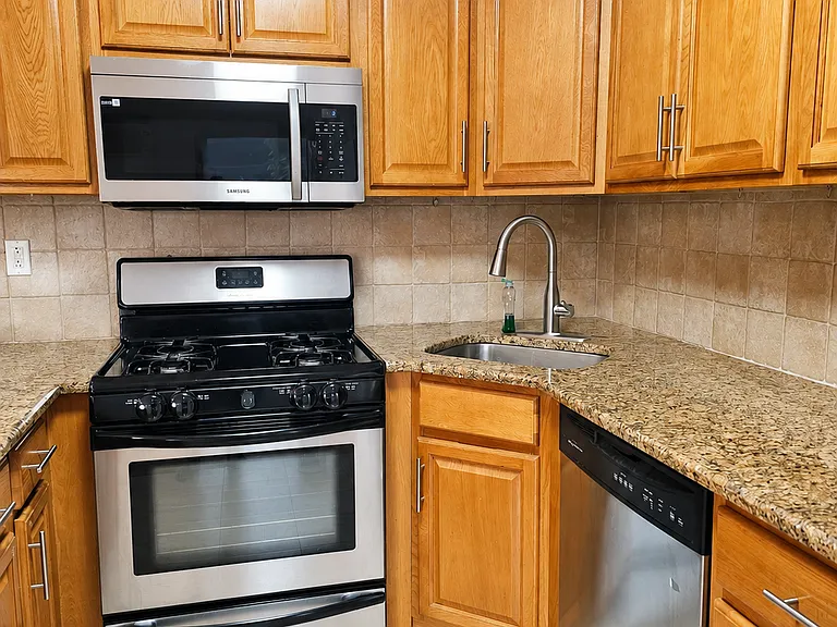 90-10 70th Dr #2 — Photo 4