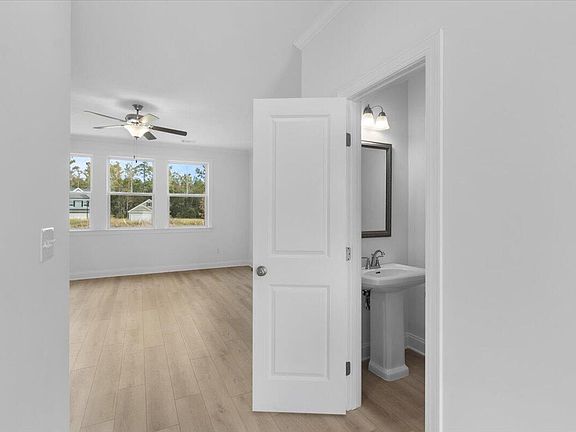 5th image of 715 Woodvine Drive #161