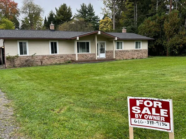 1467 Merry Rd, Waterford, MI 48328