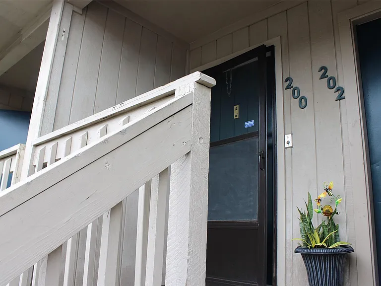 3919 Fairmont Pkwy #200 — Photo 35