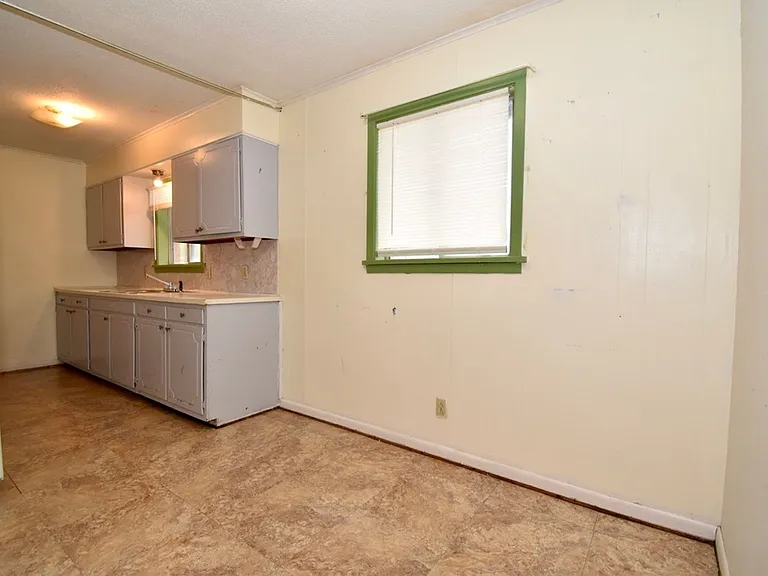 314 W College Ave — Photo 4