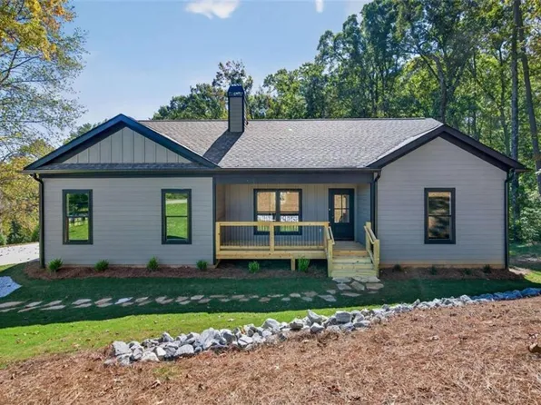 33 Ridge Crest Ct, Cleveland, GA 30528