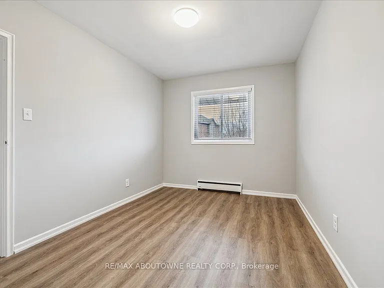 2350 Queensway Dr #3 — Photo 20