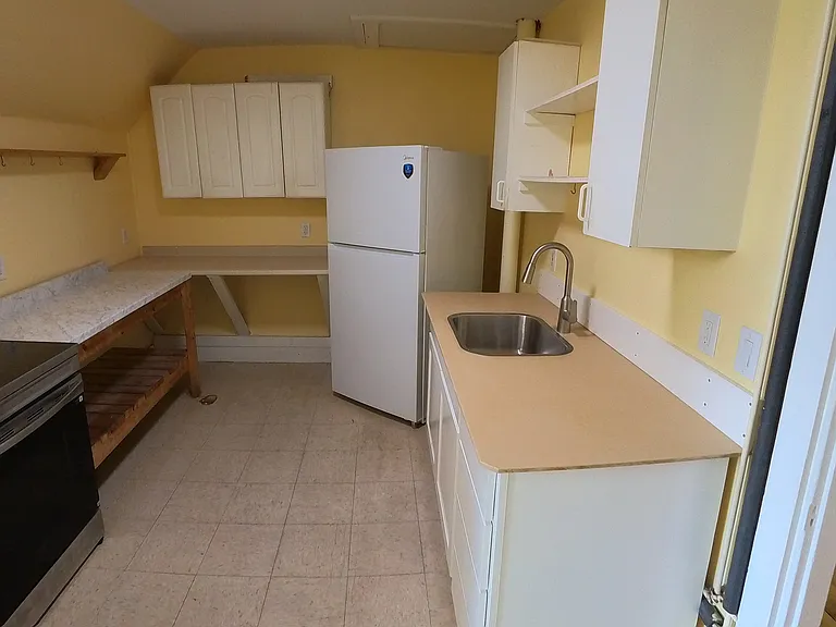 23 Roberts St #3 — Photo 6