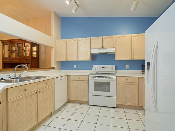 3rd image of 70 Coral Sea Way APT 27