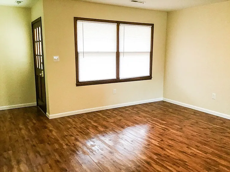 216 W Main St — Photo 10