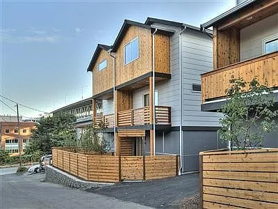 4020 Pasadena Pl NE photo 1