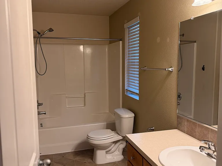 3227 NW 46th Ave — Photo 8
